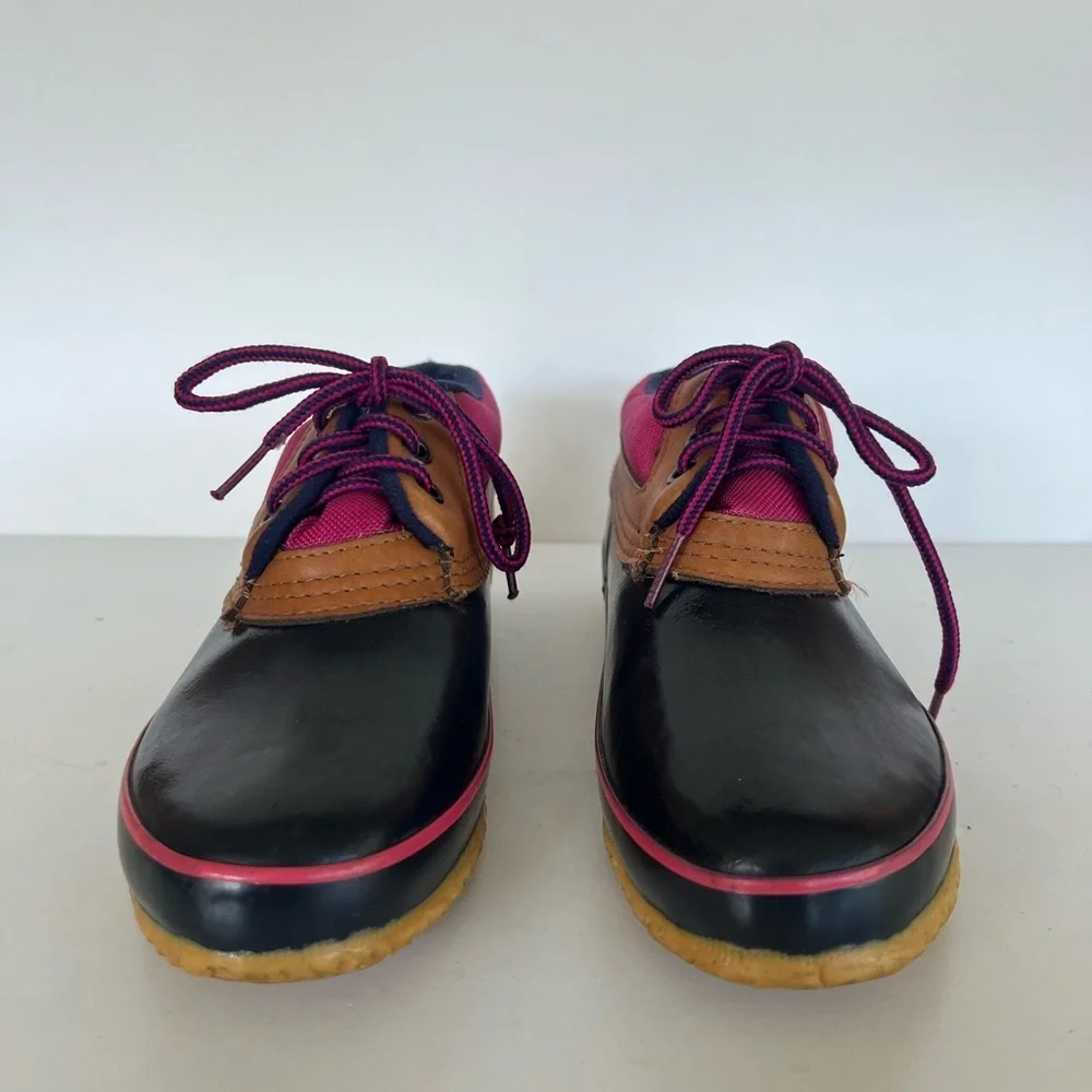 G. H. Bass & Co Calgary Waterproof Rain Duck Boots in Navy/Pink, size 9